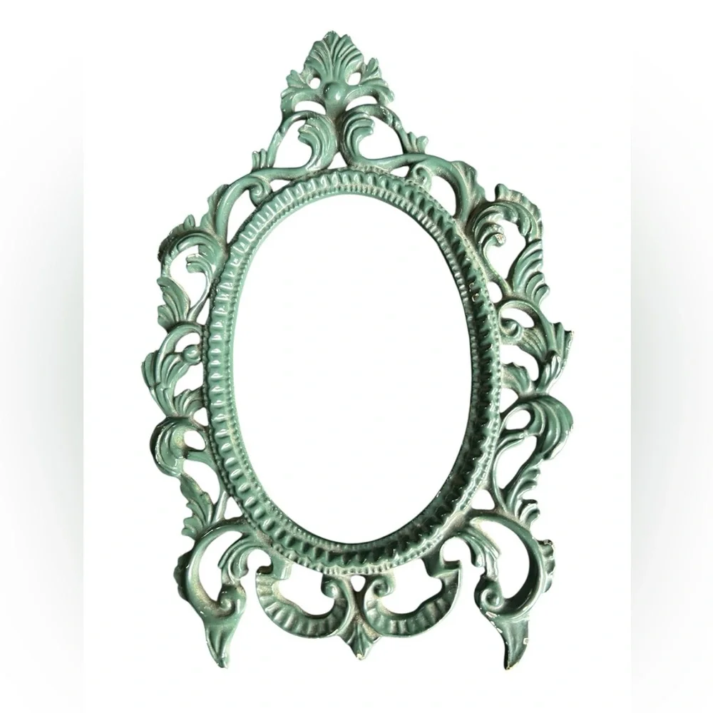 🖼️ Vintage Ornate Cast Iron Picture Frame